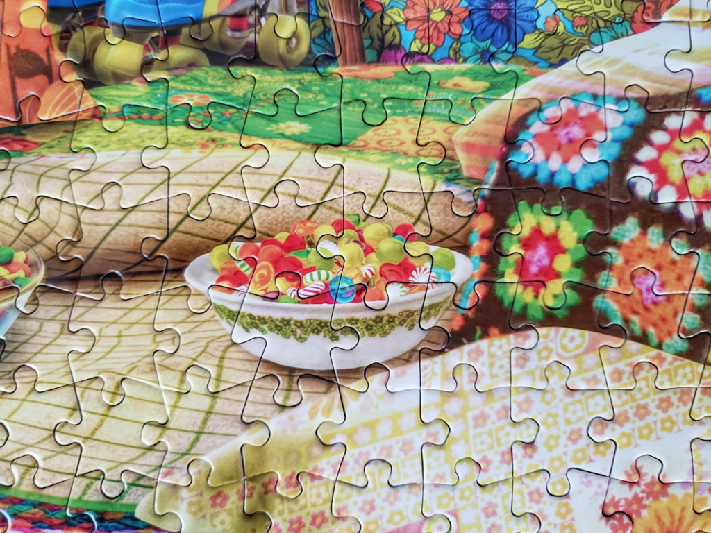 Blanket Fort 1979 (Bowl) Puzzle by Buffalo